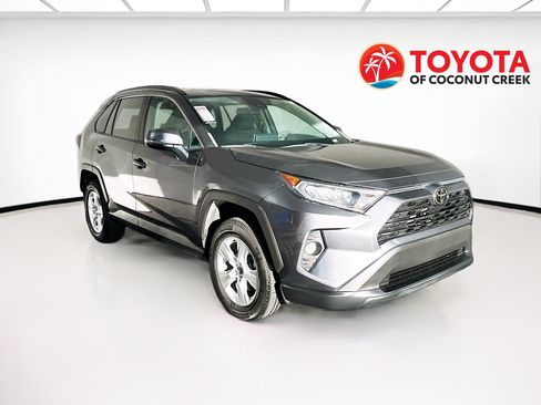 Used 2021 Toyota RAV4 XLE w/ Convenience Package FWD image 1