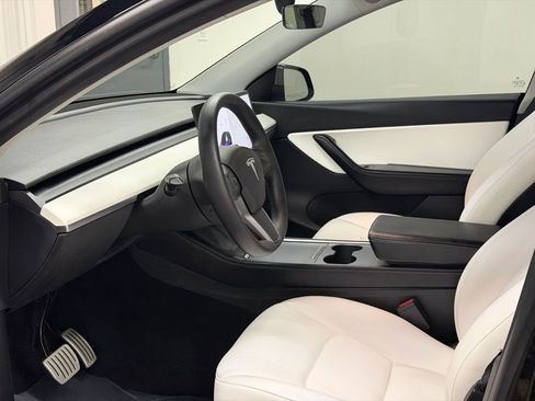 Used 2022 Tesla Model Y Performance image 26