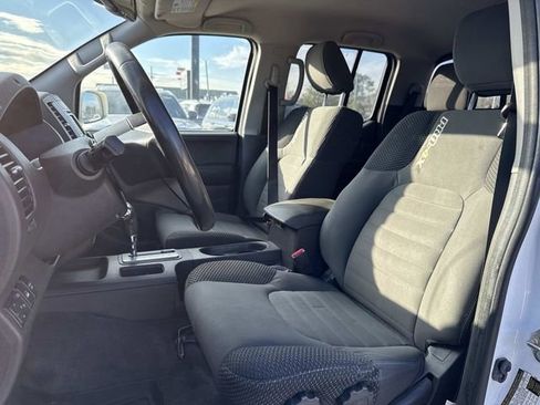 Used 2018 Nissan Frontier PRO-4X image 19