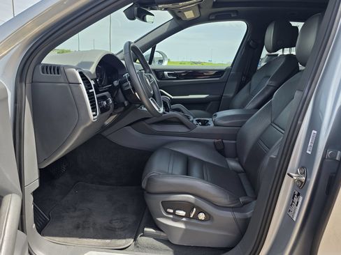 Used 2020 Porsche Cayenne AWD/4WD image 19