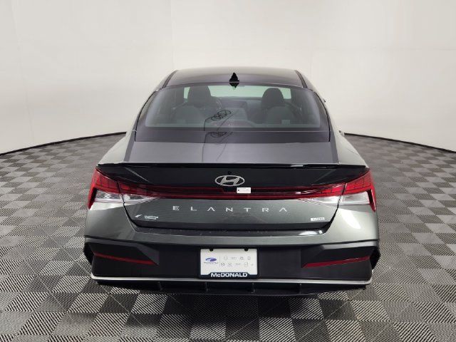 Certified 2025 Hyundai Elantra SEL FWD image 4