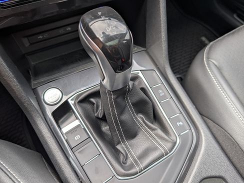 Used 2023 Volkswagen Tiguan SE R-Line FWD image 32