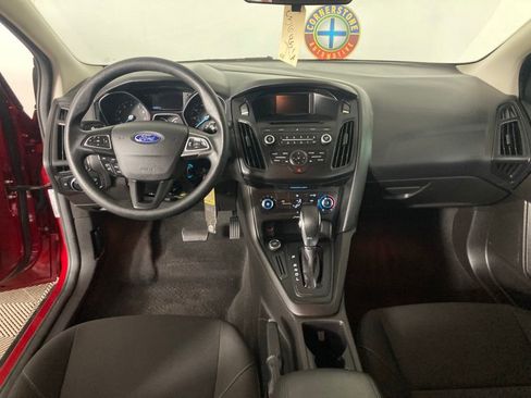Used 2017 Ford Focus SE image 7