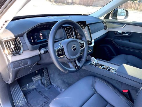 Used 2025 Volvo XC90 B5 Core w/ Protection Package Premier image 17
