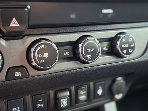 Used 2019 Toyota Tacoma TRD Sport image 30