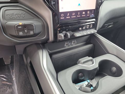 New 2026 RAM 2500 Big Horn AWD/4WD image 18