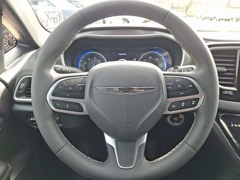 Used 2025 Chrysler Pacifica Select image 20