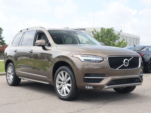 Used 2017 Volvo XC90 T6 Momentum w/ Vision Package AWD/4WD image 7