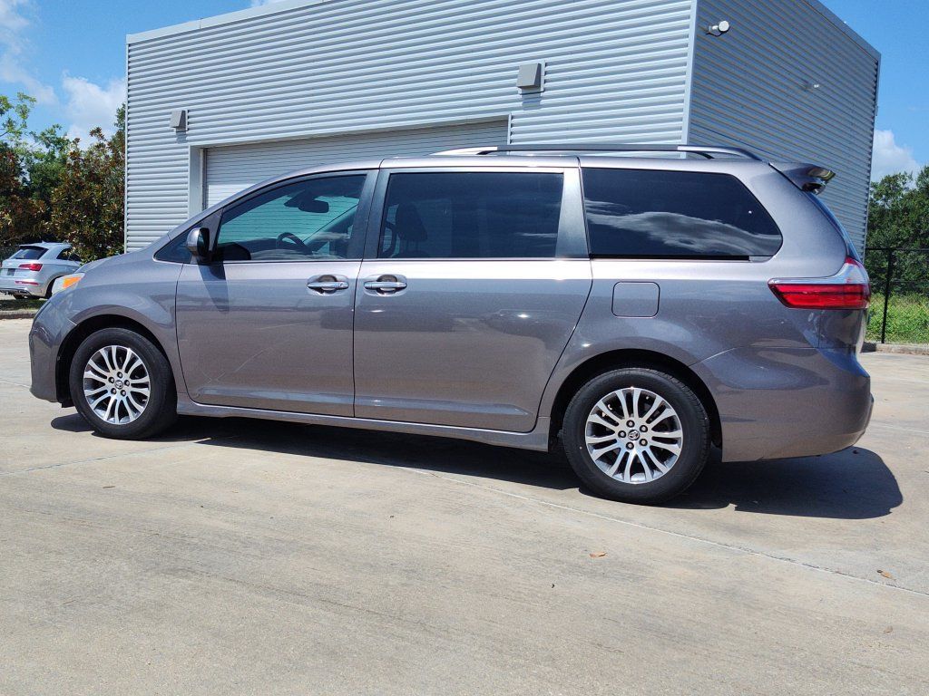 Used 2020 Toyota Sienna XLE FWD image 5