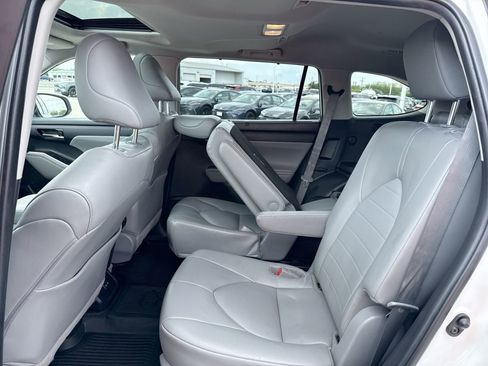Used 2022 Toyota Highlander XLE image 24
