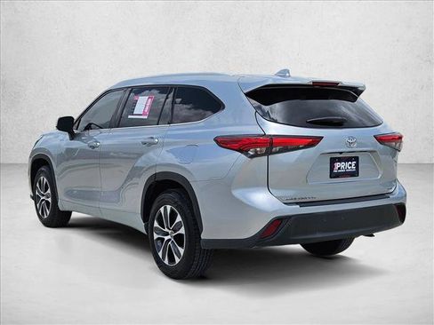 Used 2022 Toyota Highlander XLE FWD image 8