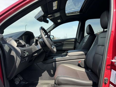 Used 2025 Honda Ridgeline Black Edition image 14