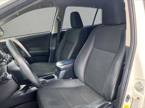 Used 2018 Toyota RAV4 LE FWD image 27
