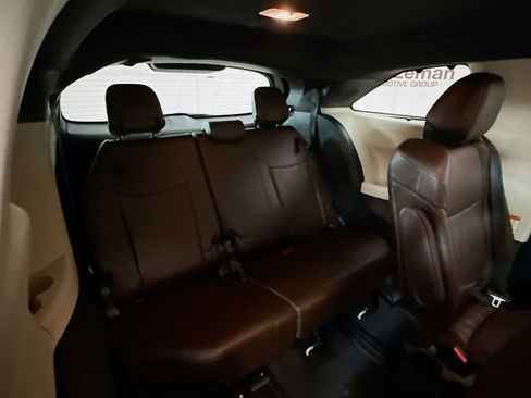 Used 2021 Toyota Sienna Platinum image 29