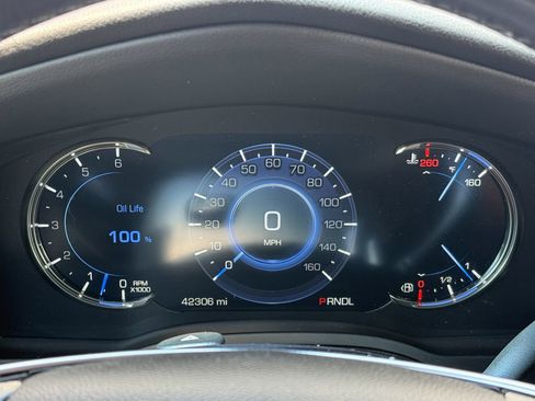 Used 2018 Cadillac Escalade Premium Luxury w/ LPO, Radiant Package AWD/4WD image 24