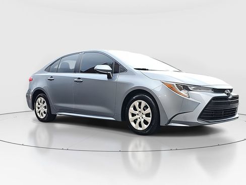 Certified 2024 Toyota Corolla LE image 3