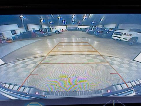 Used 2018 GMC Canyon SLT image 18