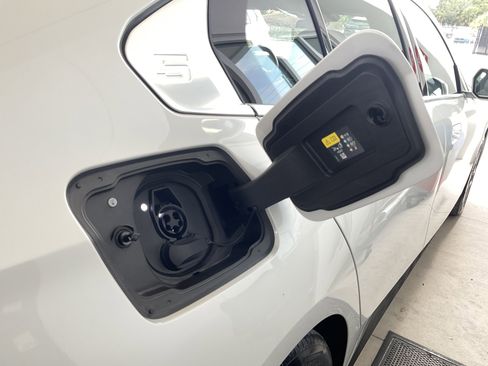 Certified 2025 BMW i5 eDrive40i w/ Premium Package RWD image 7