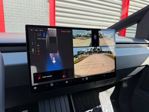 Used 2025 Tesla Cybertruck AWD Crew Cab image 22