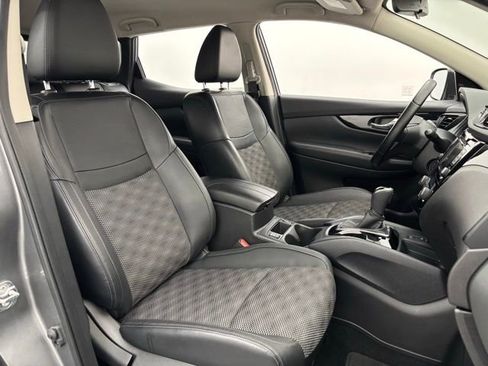 Used 2022 Nissan Rogue Sport SV w/ Technology Package FWD image 30