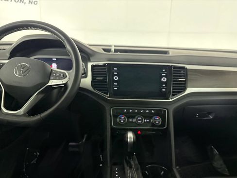 Used 2023 Volkswagen Atlas SE w/ Panoramic Sunroof Package FWD image 24