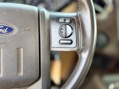 Used 2011 Ford F250 Lariat w/ Chrome Pkg image 24