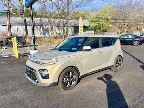 Used 2020 Kia Soul EX image 1