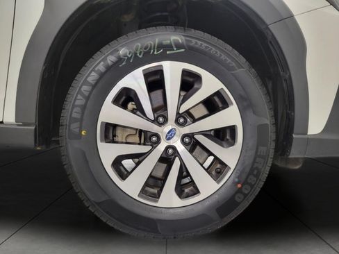 Used 2025 Subaru Outback Premium AWD/4WD image 31