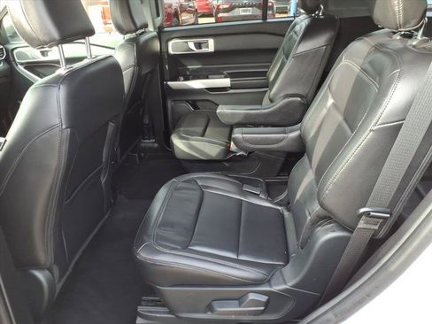Certified 2021 Ford Explorer XLT w/ Equipment Group 202A image 11