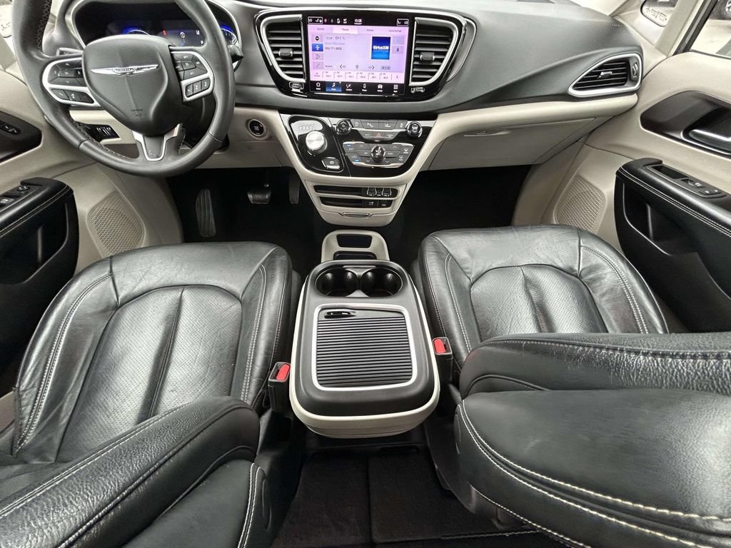 Used 2022 Chrysler Pacifica Touring-L FWD image 13