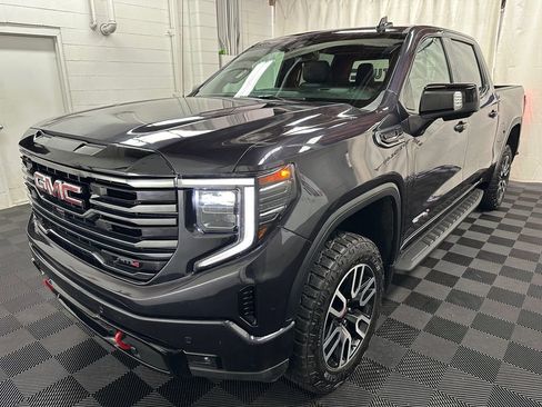 Used 2025 GMC Sierra 1500 AT4 w/ AT4 Premium Package AWD/4WD image 4