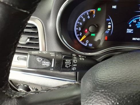 Used 2020 Jeep Grand Cherokee Limited image 17