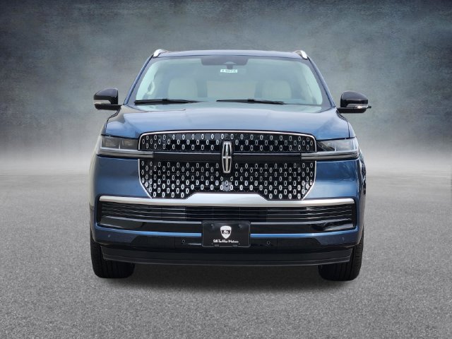 New 2027 Lincoln Navigator Reserve AWD/4WD image 2