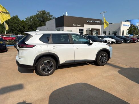 Used 2024 Nissan Rogue SV FWD image 11