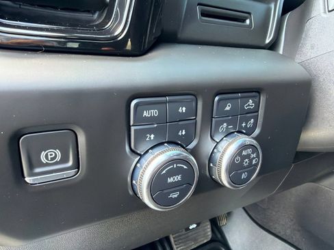 Used 2023 GMC Sierra 1500 AT4 w/ AT4 Premium Package AWD/4WD image 16