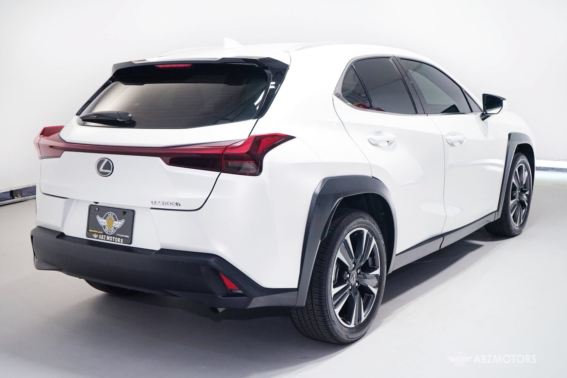 Used 2025 Lexus UX 300h FWD w/ Accessory Package (Z1) image 5