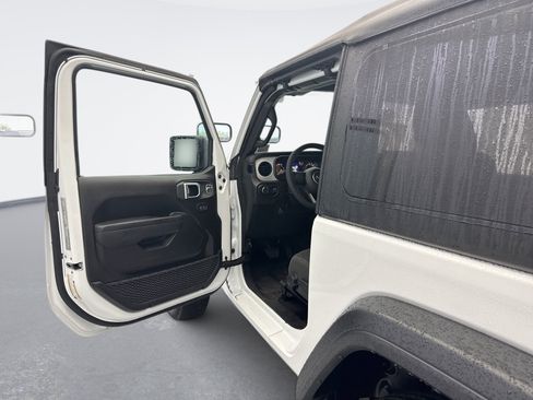 Used 2025 Jeep Wrangler Sport AWD/4WD image 9
