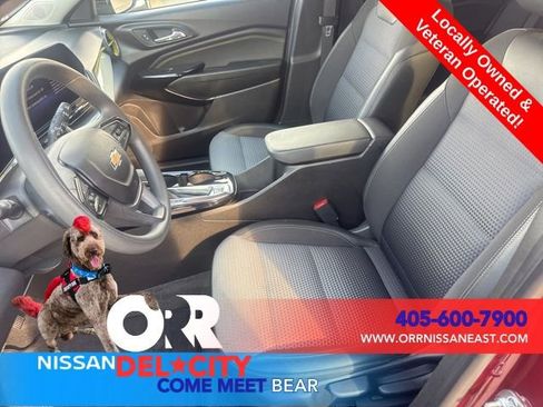 Used 2025 Chevrolet Trax LT FWD image 13