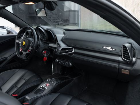 Used 2013 Ferrari 458 Italia Coupe RWD image 17