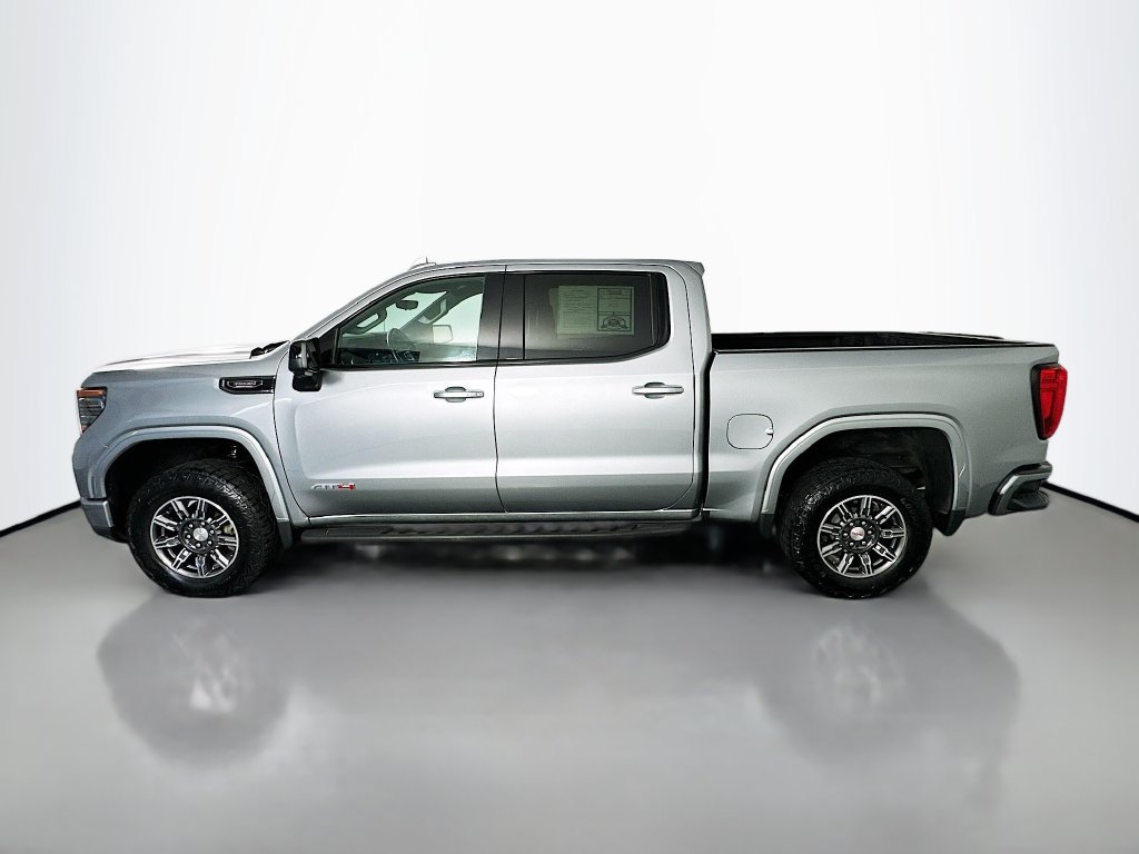 Used 2024 GMC Sierra 1500 AT4 w/ Technology Package AWD/4WD image 4