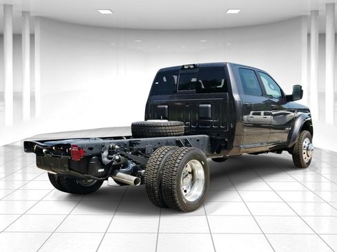 New 2026 RAM 4500 4x4 Crew Cab DRW w/ Laramie Trim Package image 3