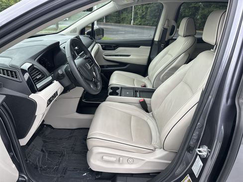 Used 2025 Honda Odyssey Touring image 16