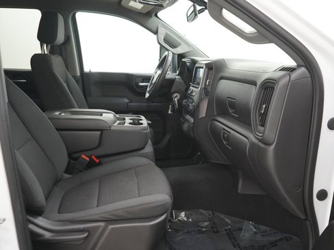 Used 2020 Chevrolet Silverado 1500 Custom w/ Custom Max Trailering Package AWD/4WD image 11