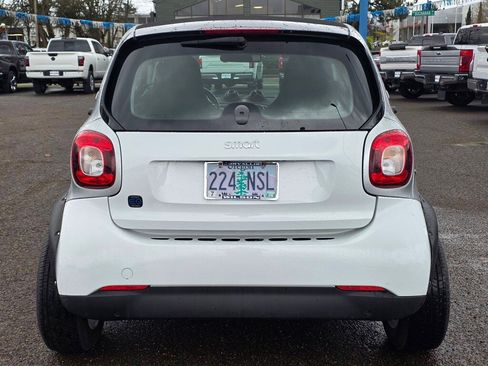 Used 2018 smart fortwo electric drive image 8