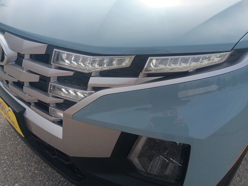 Used 2022 Hyundai Santa Cruz SEL Premium image 9