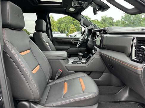 Used 2024 GMC Sierra 1500 AT4 w/ Technology Package image 10