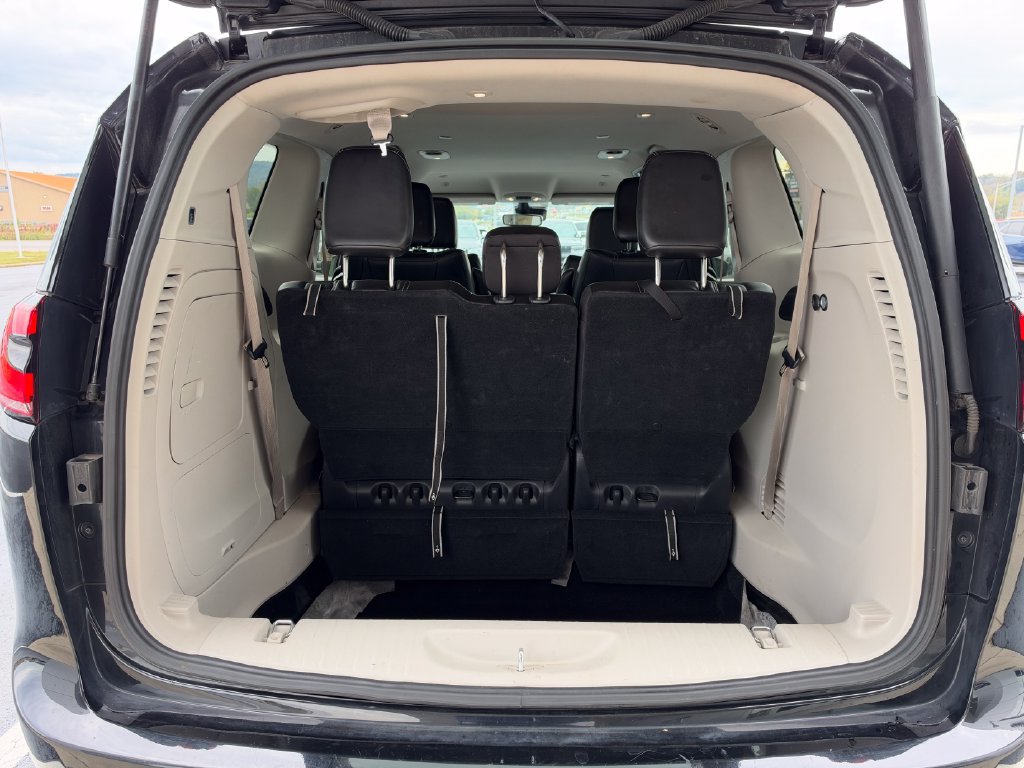 Used 2024 Chrysler Pacifica Limited FWD image 4