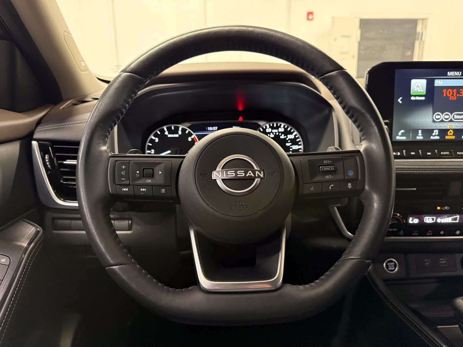 Used 2023 Nissan Rogue SL w/ SL Premium Package FWD image 15