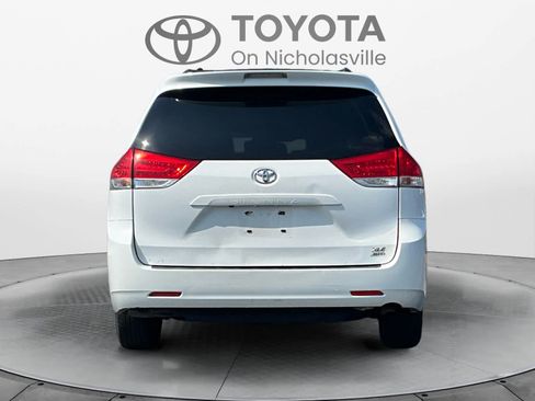 Used 2011 Toyota Sienna XLE w/ Entertainment Pkg AWD/4WD image 4