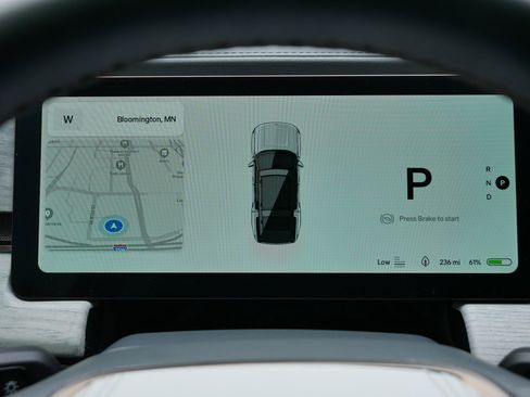 Used 2025 Rivian R1S Premium image 21